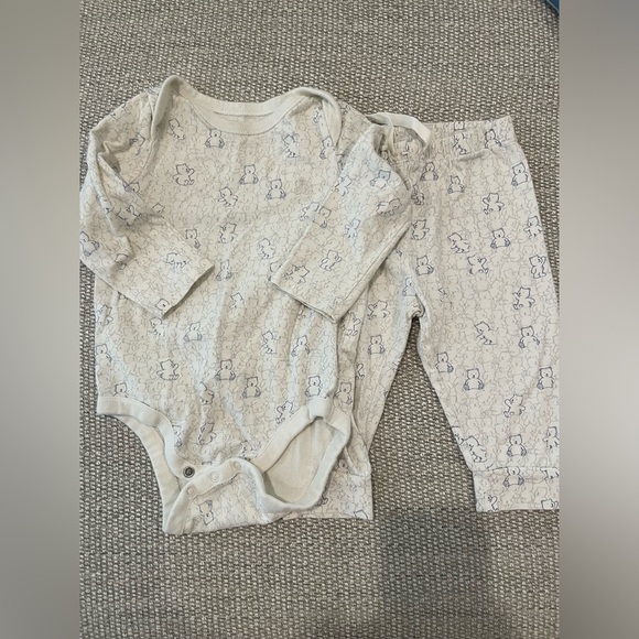 Gap baby boy organic 6-piece bundle. 6 - 12 months. - Picture 4 of 7